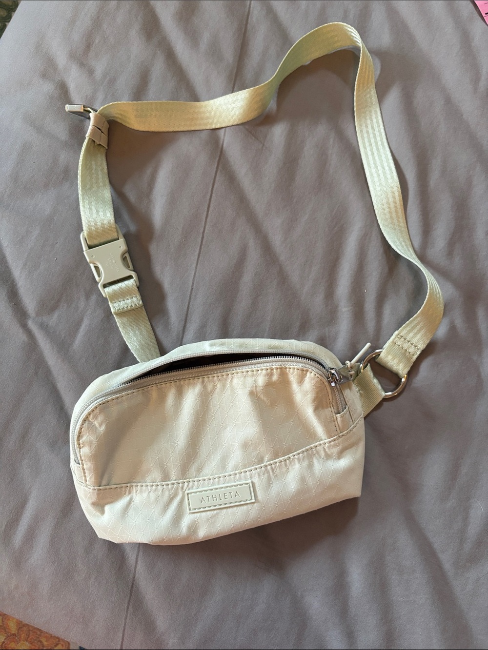 EUC Athleta light mint green bag